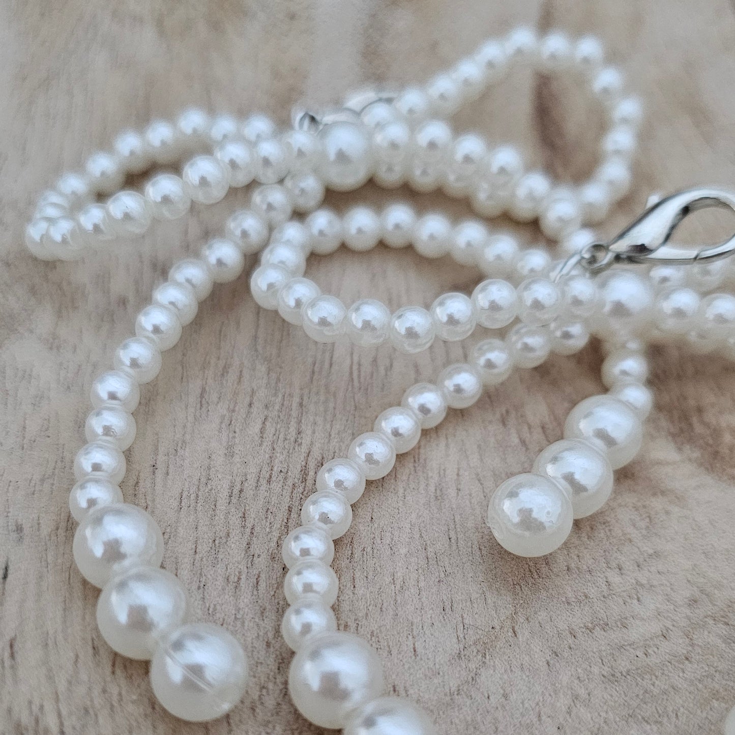 Single Pearl Bow Shoe Charms Close Up